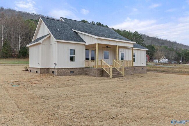 Building Photo - 219 Bush Rd SE