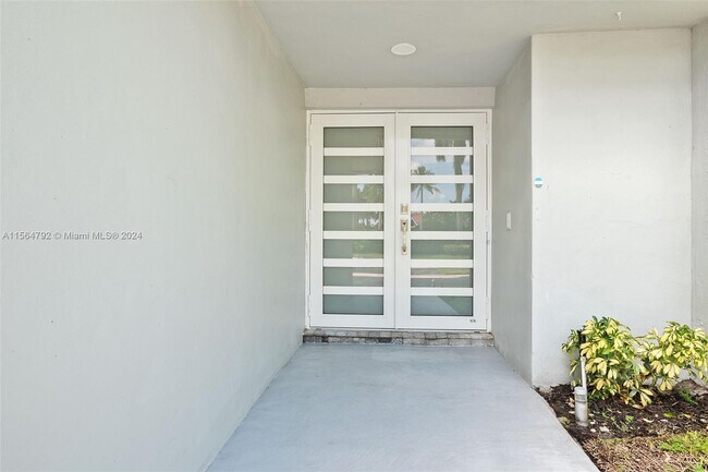 Building Photo - 21100 Highland Lakes Blvd