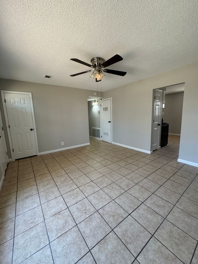 Building Photo - 3 Bed / 1.5 Bath with Bonus Room in BAY - ...