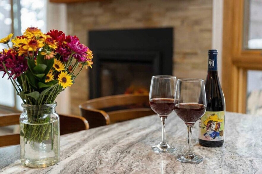 Building Photo - 465-464 4 O'Clock Rd