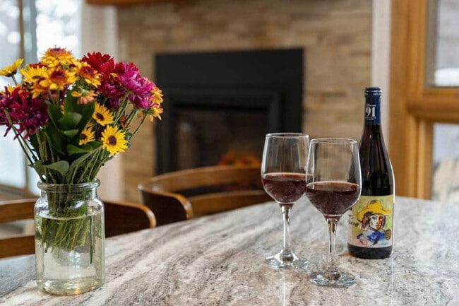 Building Photo - 465-464 4 O'Clock Rd