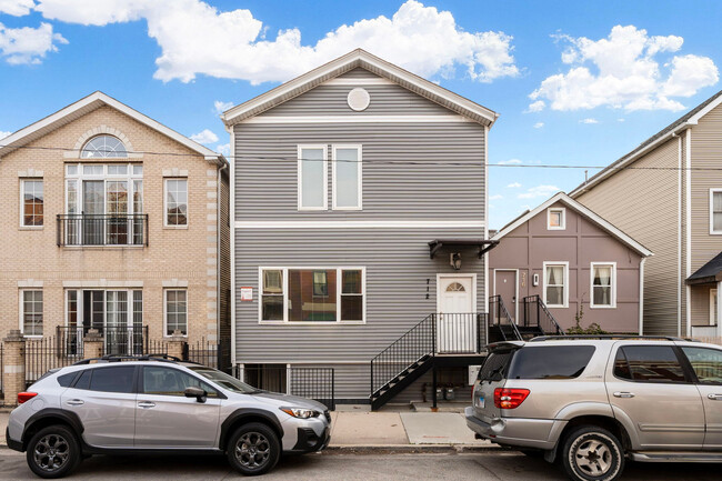Building Photo - 712 N Willard Ct