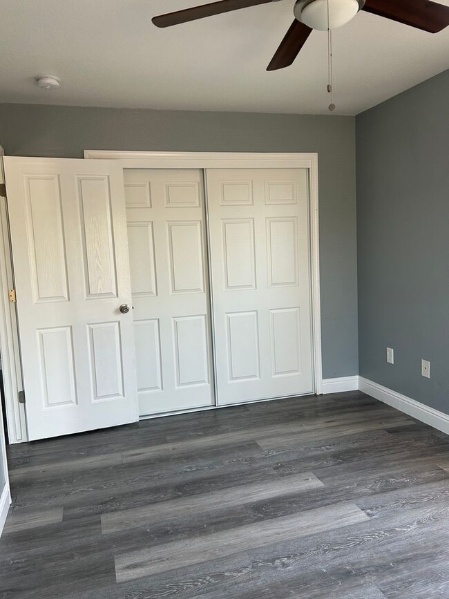 Building Photo - 3 Bedroom 2 bath home available