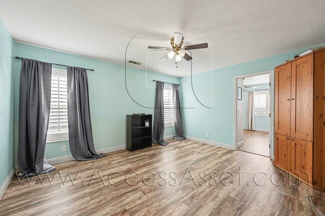 Building Photo - Stunning 5 Bed/3 Bath Home with Pool in Menifee!