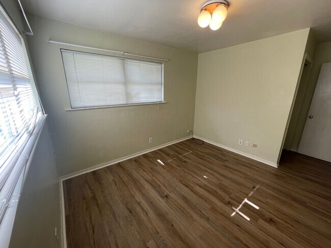 Building Photo - 660 Enfield Ln, Beaumont, TX 77706