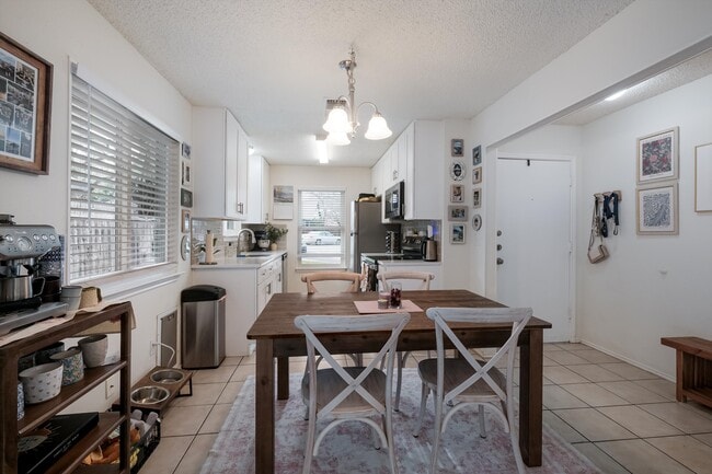 Building Photo - 12114 Stoney Bend St