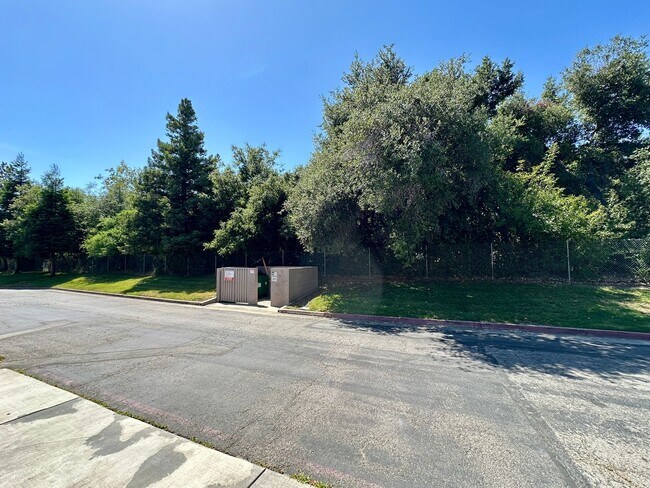Building Photo - Remodeled Condo Near Transit
