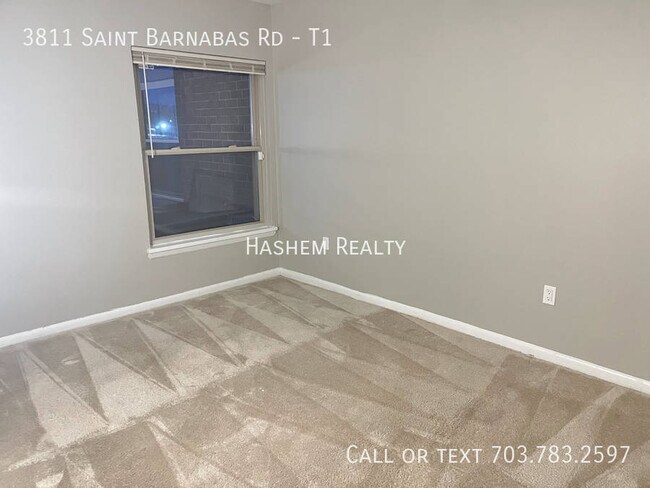 Building Photo - Lovely Updated 2 Bedroom 1 Full Bath Groun...