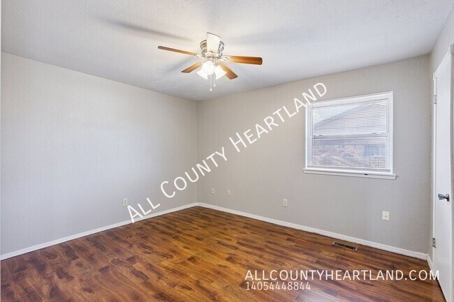 Building Photo - 2325 Cypress Ct