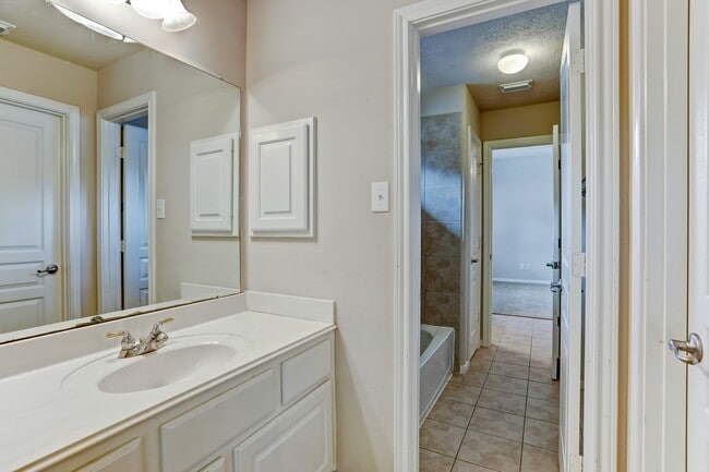 Building Photo - 2181 Brittany Colony Dr