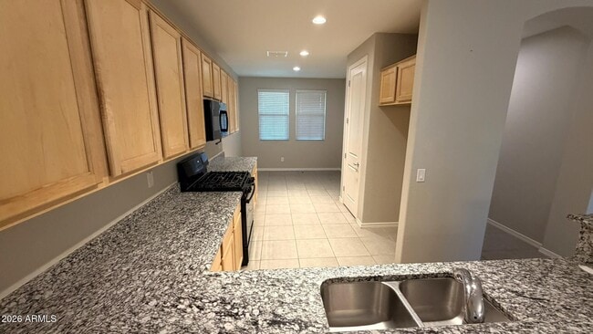 Building Photo - 41320 W Palmyra Ln