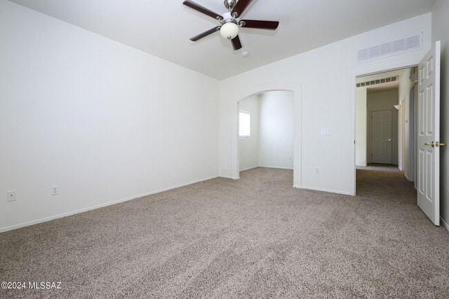 Building Photo - 3510 W Center Mountain Way