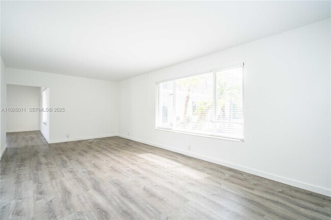 Building Photo - 1750 S Treasure Dr