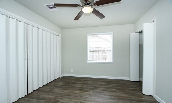 Building Photo - 9205 Vicksburg Ave