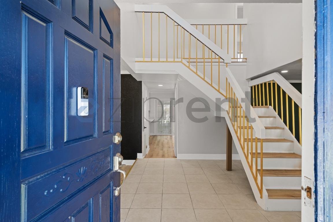 Building Photo - Unit