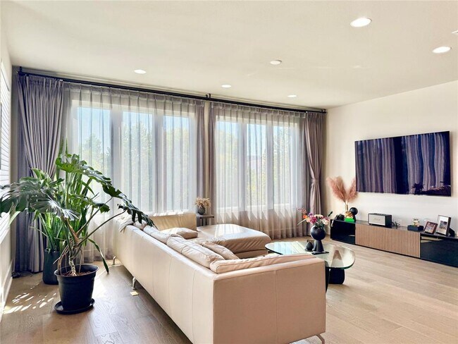 Building Photo - 7915 Floracita Ln