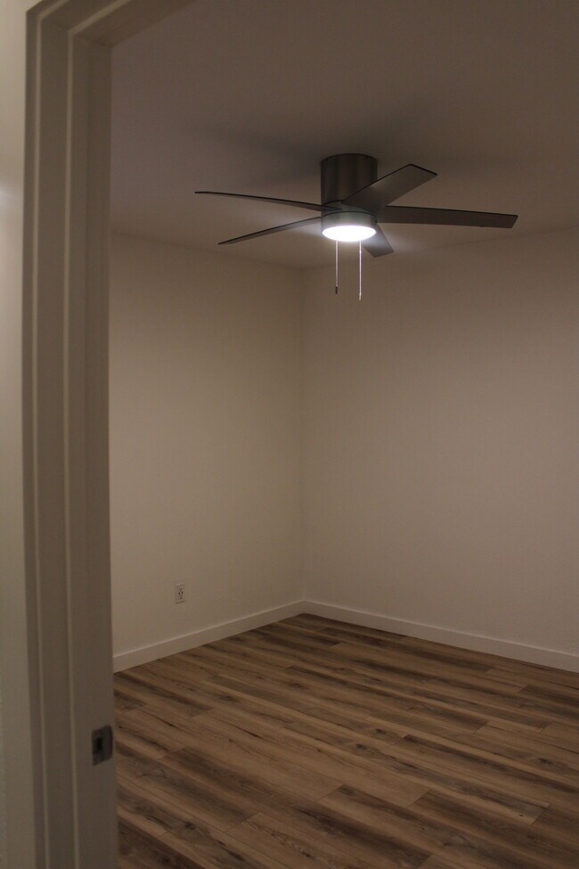 Building Photo - 2106 Rainbow Dr