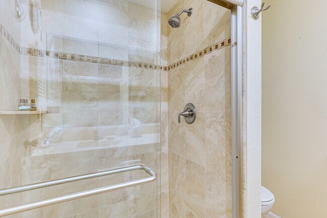 Building Photo - 11651 Pointe Cir