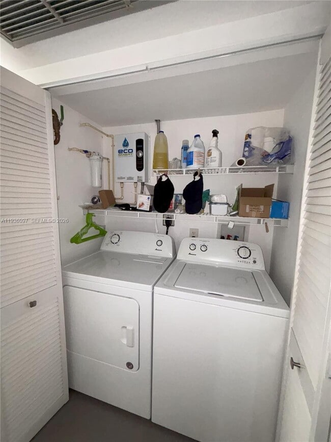 Building Photo - 9501 SW 1st Ct