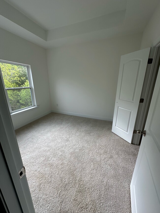 Building Photo - 55 Walnut Springs Dr