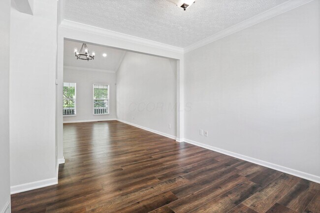 Building Photo - 5998 Blaverly Dr