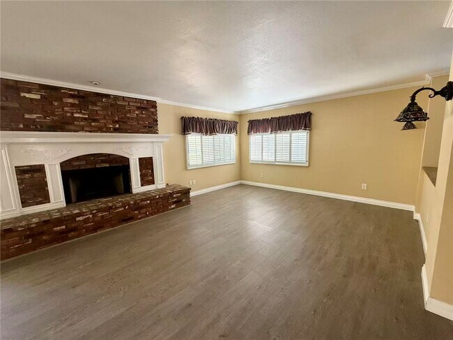 Building Photo - 15189 Palisade St