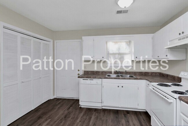 Building Photo - 1705 Springwoods Lake Dr