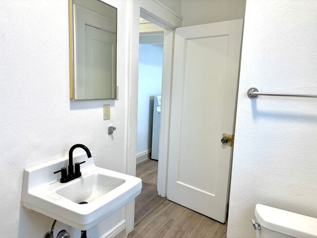 Building Photo - KLEEK03