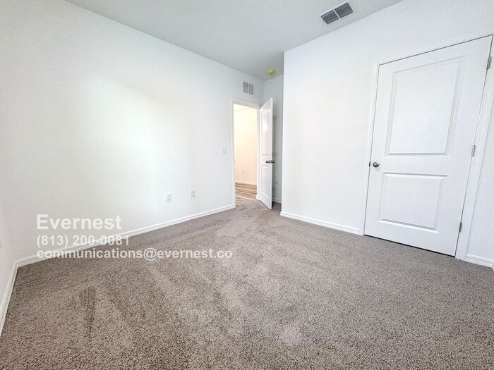 Building Photo - 10574 Farm Hl Ave