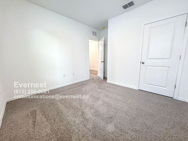 Building Photo - Beautiful 4-Bedroom Home with Modern Comfo...