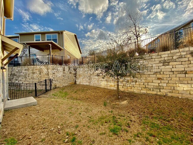 Building Photo - 516 E Slaughter Ln