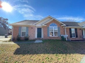 Building Photo - 2 Bedroom Townhome on a corner lot in Harvestwood!