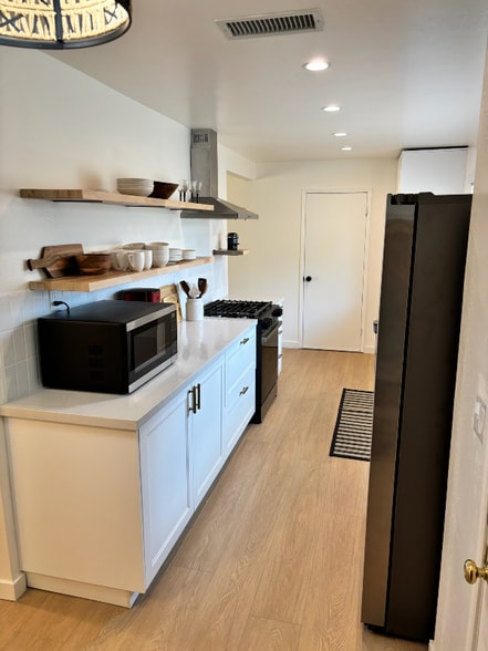 Building Photo - 1095 Calle Jazmin