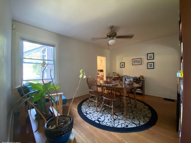 Building Photo - Beautiful Highland Park townhome