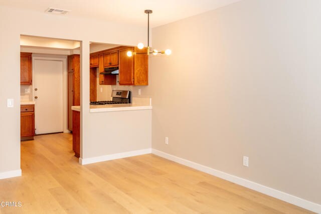 Building Photo - 985 Hawthorne Ln