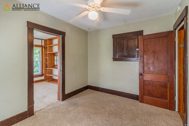 Building Photo - Ideal Location! Next to KSU!
