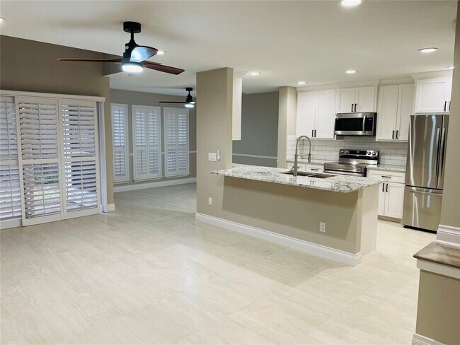 Building Photo - 3307 Golden Trails Dr