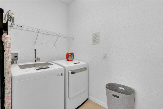 Building Photo - 1101 N Hampton Dr