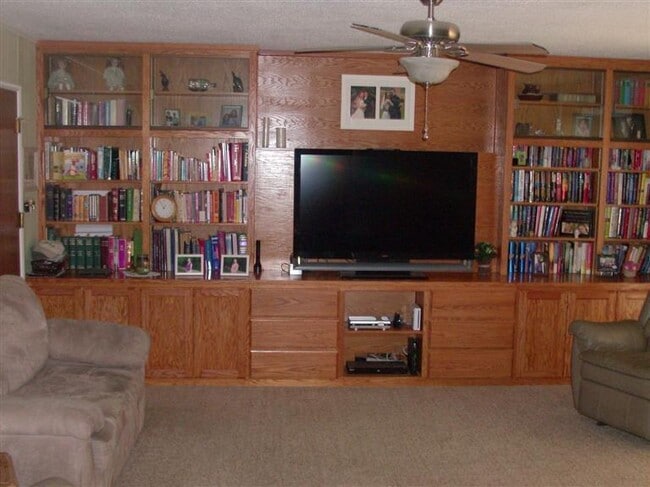 Building Photo - 5751 N Sherman Ave