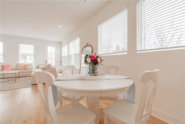 Building Photo - 1316 S College Ave