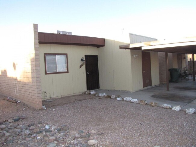 Building Photo - 3320 S Placita Saltillo