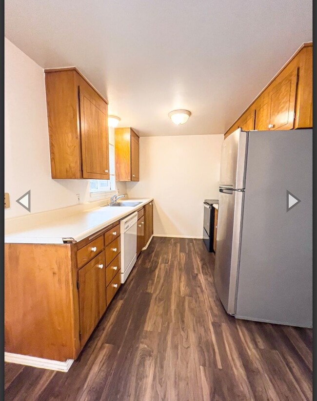 Building Photo - Downtown Issaquah 1 bedroom 1 bathroom unit