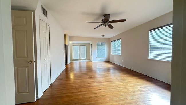 Building Photo - 231 S Summerlin Ave