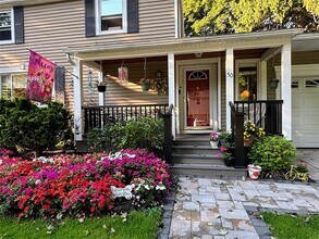 Building Photo - 50 Greenview Dr