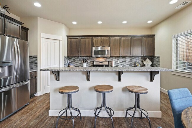 Building Photo - 60999 SE Geary Dr