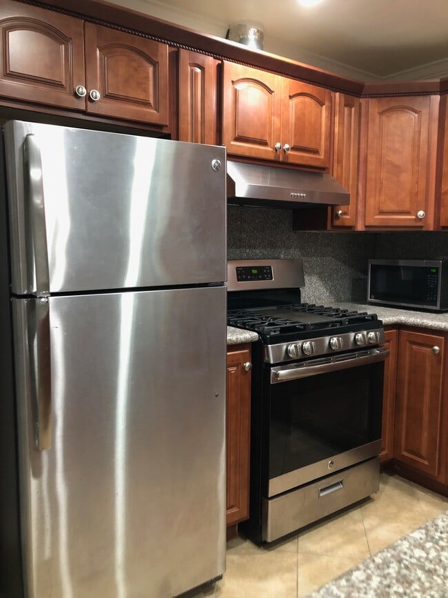 Building Photo - 4633 Marine Ave