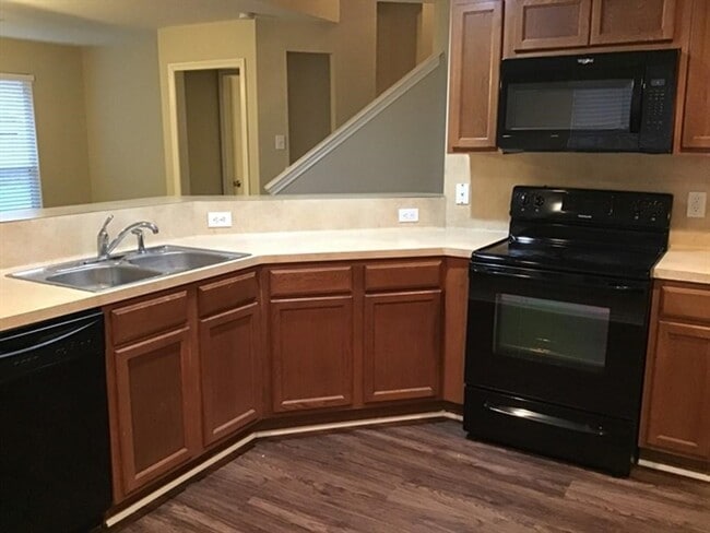 Building Photo - 2218 Shady Pine Dr