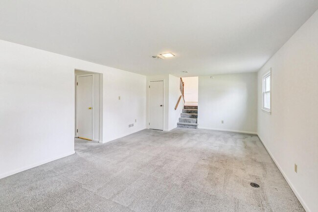 Building Photo - Fantastic in Frederick! Spacious 4 level Split -- 4 beds + 1 Full and 2 half baths