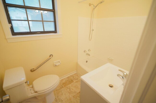 Building Photo - 212 Rudy Hubbard Way
