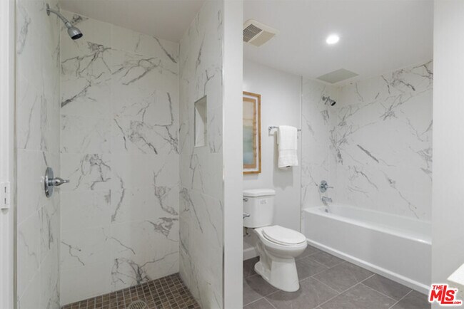 Building Photo - 850 S Gramercy Pl